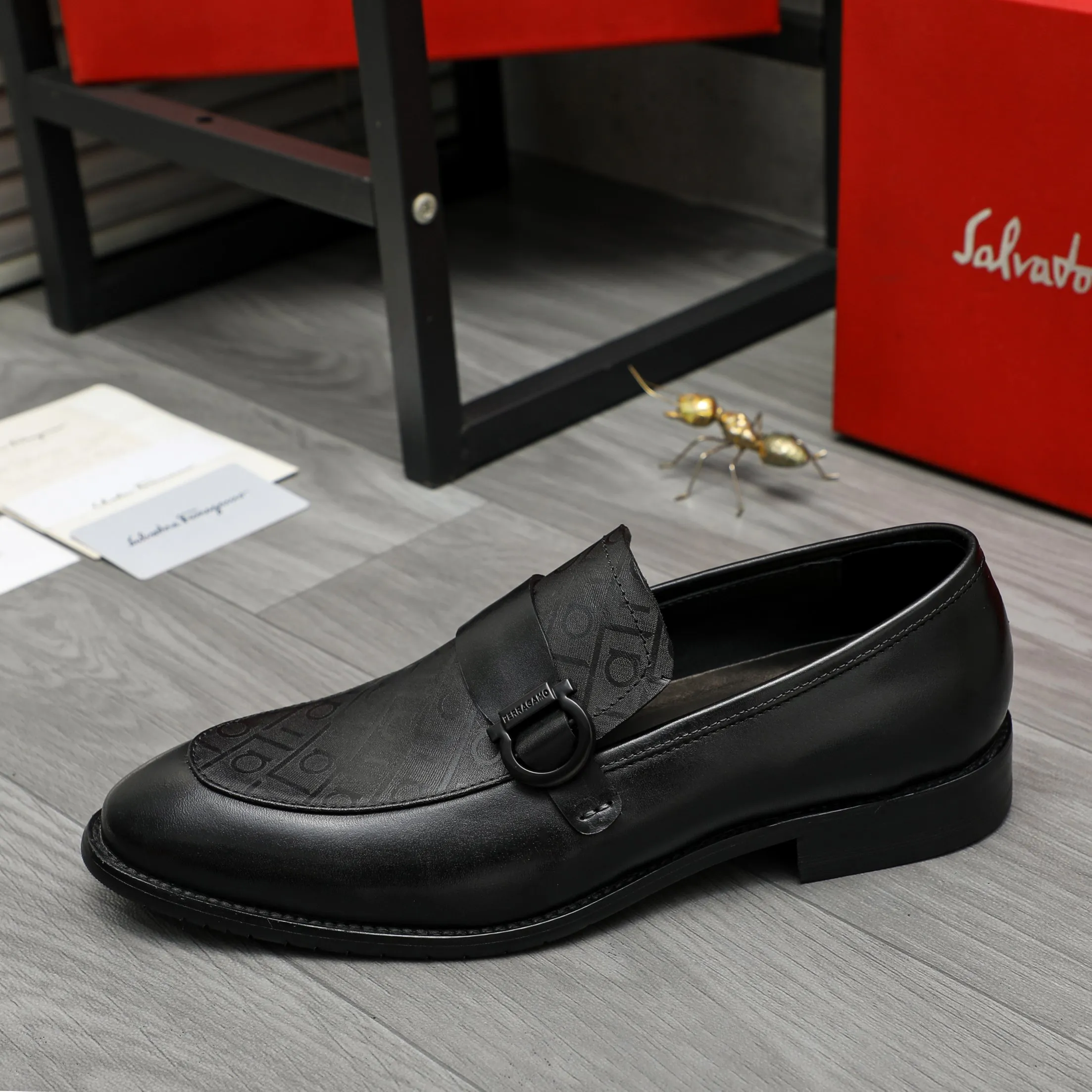 Men's men's shoes💰460 Product trademark: Ferragamo "Ferragamo" business slip-on leather shoes Regular size: 39-44 Product materials: Selected high-quality cowhide upper, cowhide lining, original outsole
